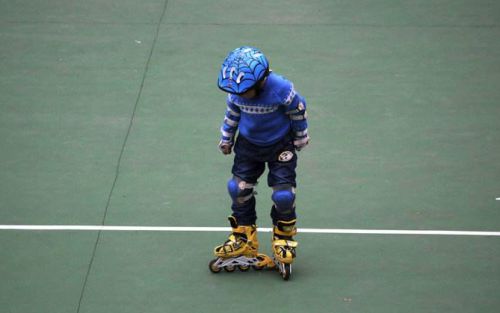 共享溜冰鞋滿足孩子想要溜冰的樂趣