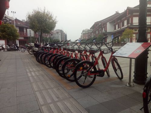 小強(qiáng)單車在12月25日悄悄入駐廣西玉林容縣圖片