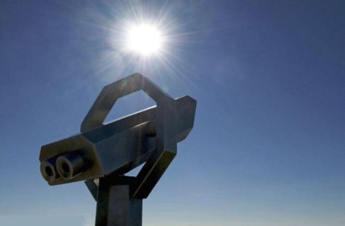 共享觀景望遠(yuǎn)鏡 帶動旅游景區(qū)經(jīng)濟(jì)發(fā)展圖片